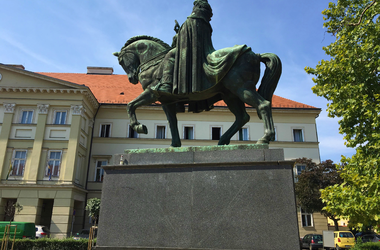 Szent István lovas szobor Székesfehérvár